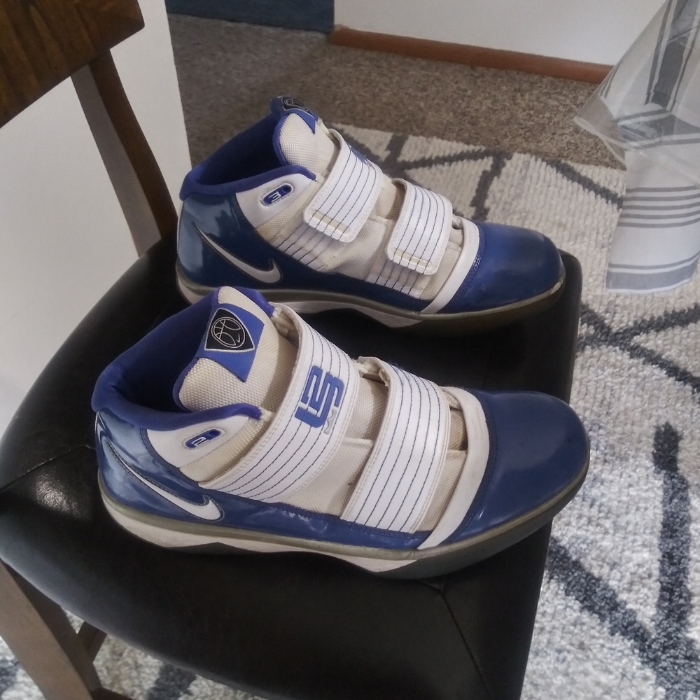 LeBron James sneakers Zoom 3